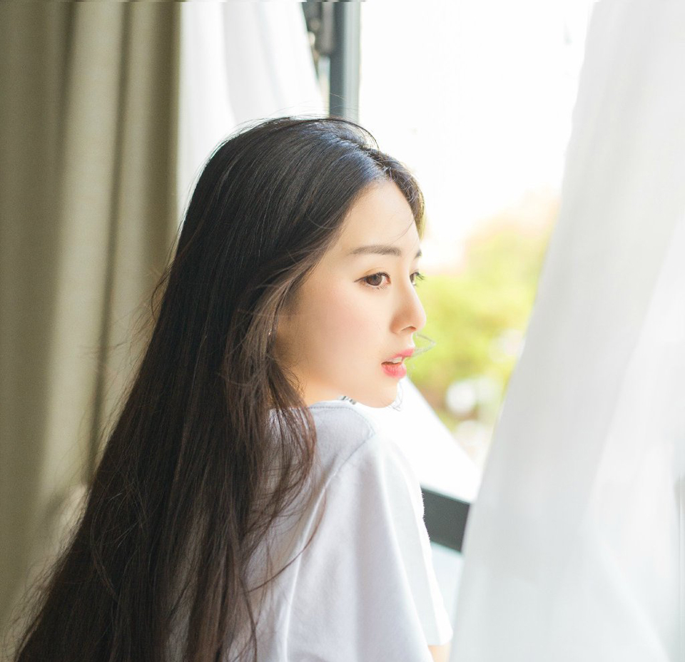只听刘璝低沉的声音里，隐隐带着几分咆哮：“我为刘家出生入死，浴血拼杀，刘璋却在后方私通我妻子，更暗谋害我，非我不忠，奈何刘璋昏庸无道，更要绝我生路，今日回来，刘璝也没想过活着出去，将军，我刘璝今日，要反了！”